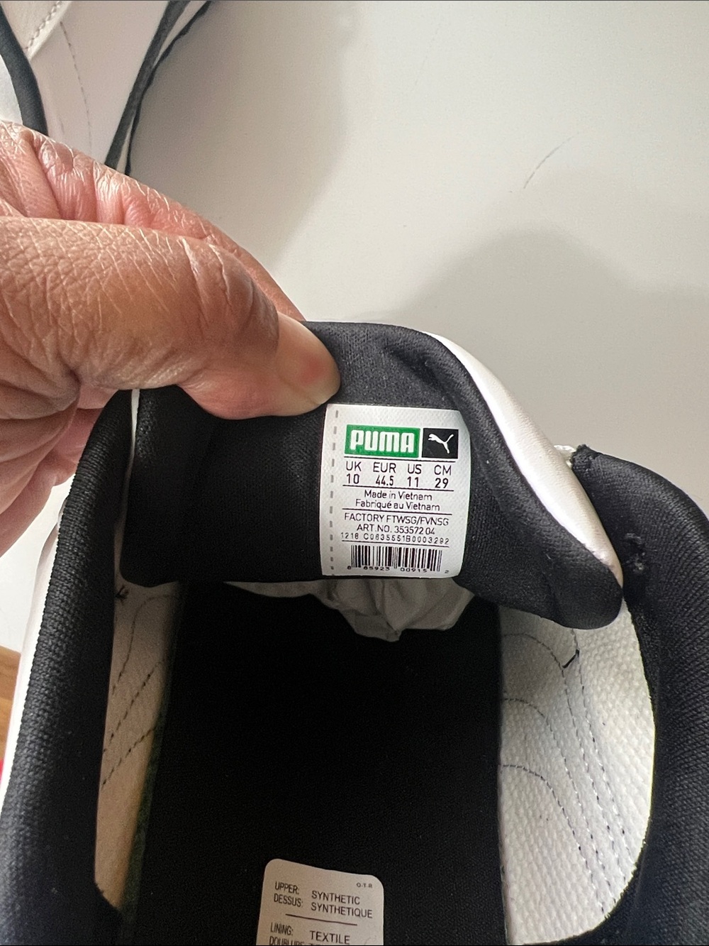 Puma Roma 24 Men’s Sneakers in White and Black with Gold Logo - Picture 6 of 13